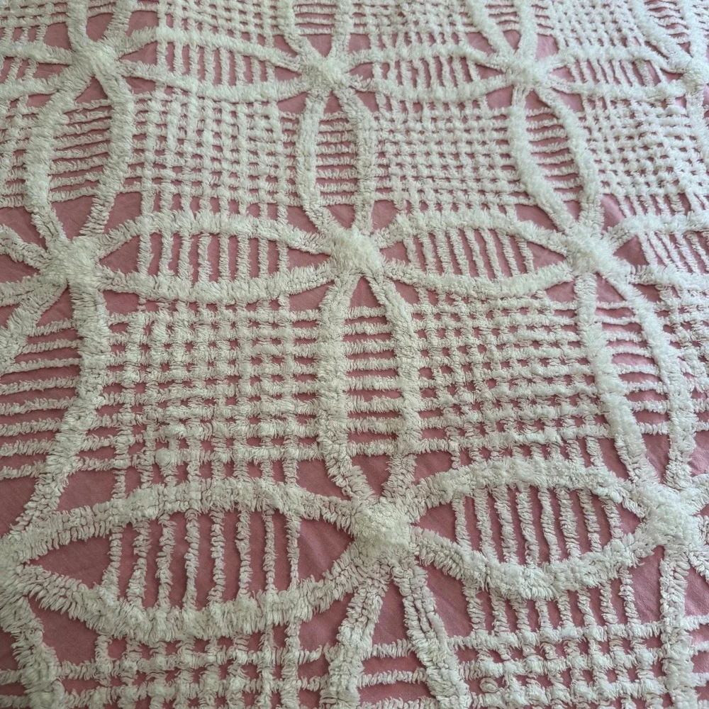 VTG Penny's Fashion Manor Pink White Classic Tufted Chenille Bedspread - 94x98